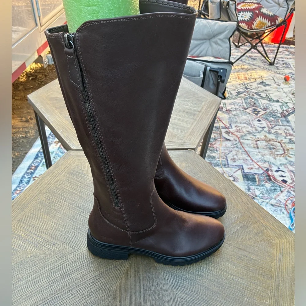 NWOT ROCKPORT IVETTE WATERPROOF CASUAL BOOTS SIZE 8.5